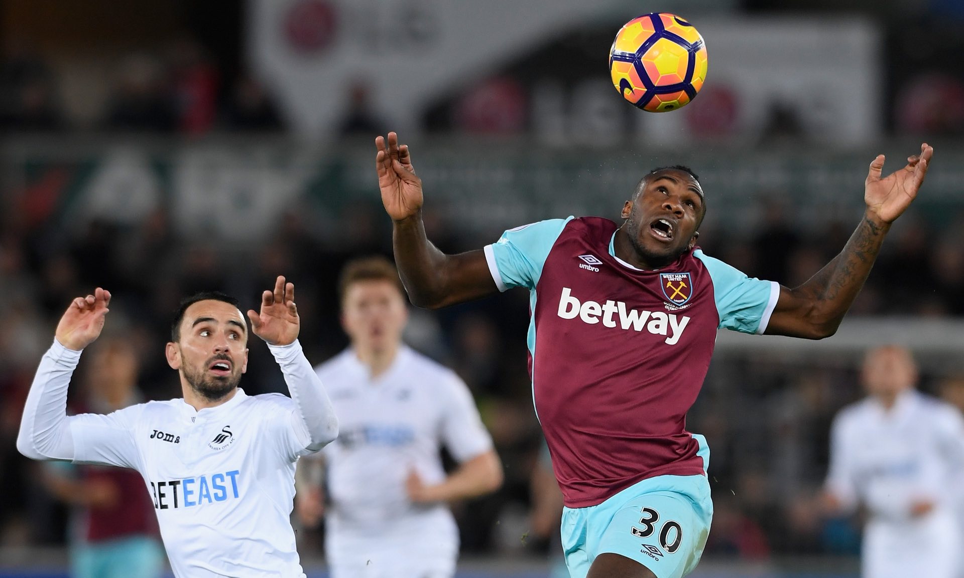 热议男篮时隔十年再获小组头名 程帅澎三分雨带队净胜58分